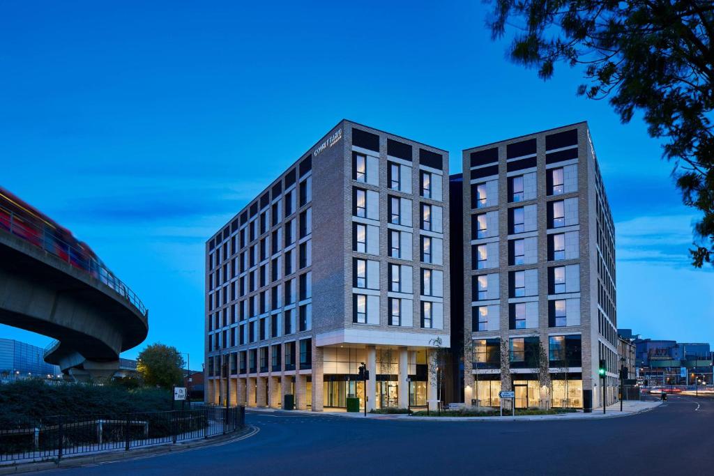courtyard by marriott london city airport