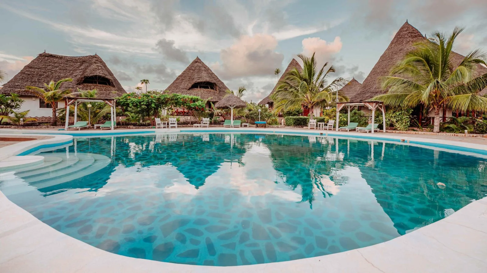 EXPLOREANS BEACH CLUB & VILLAS