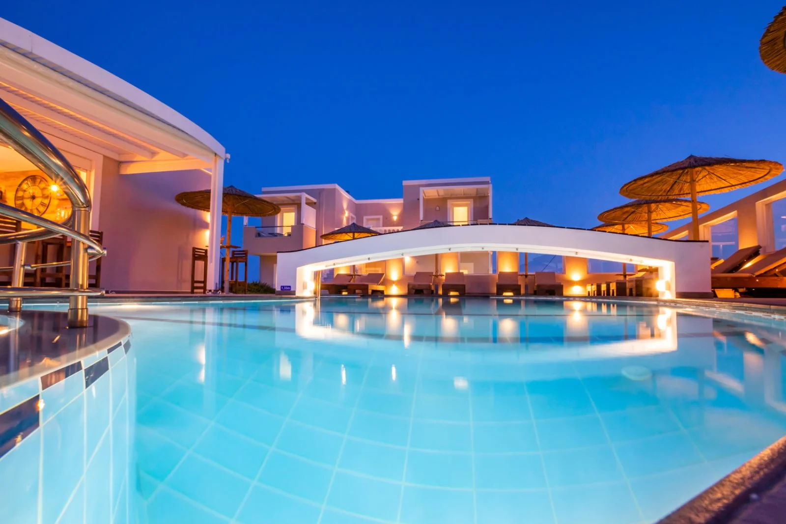 MIKE'S LUXURY APARTMENTS
