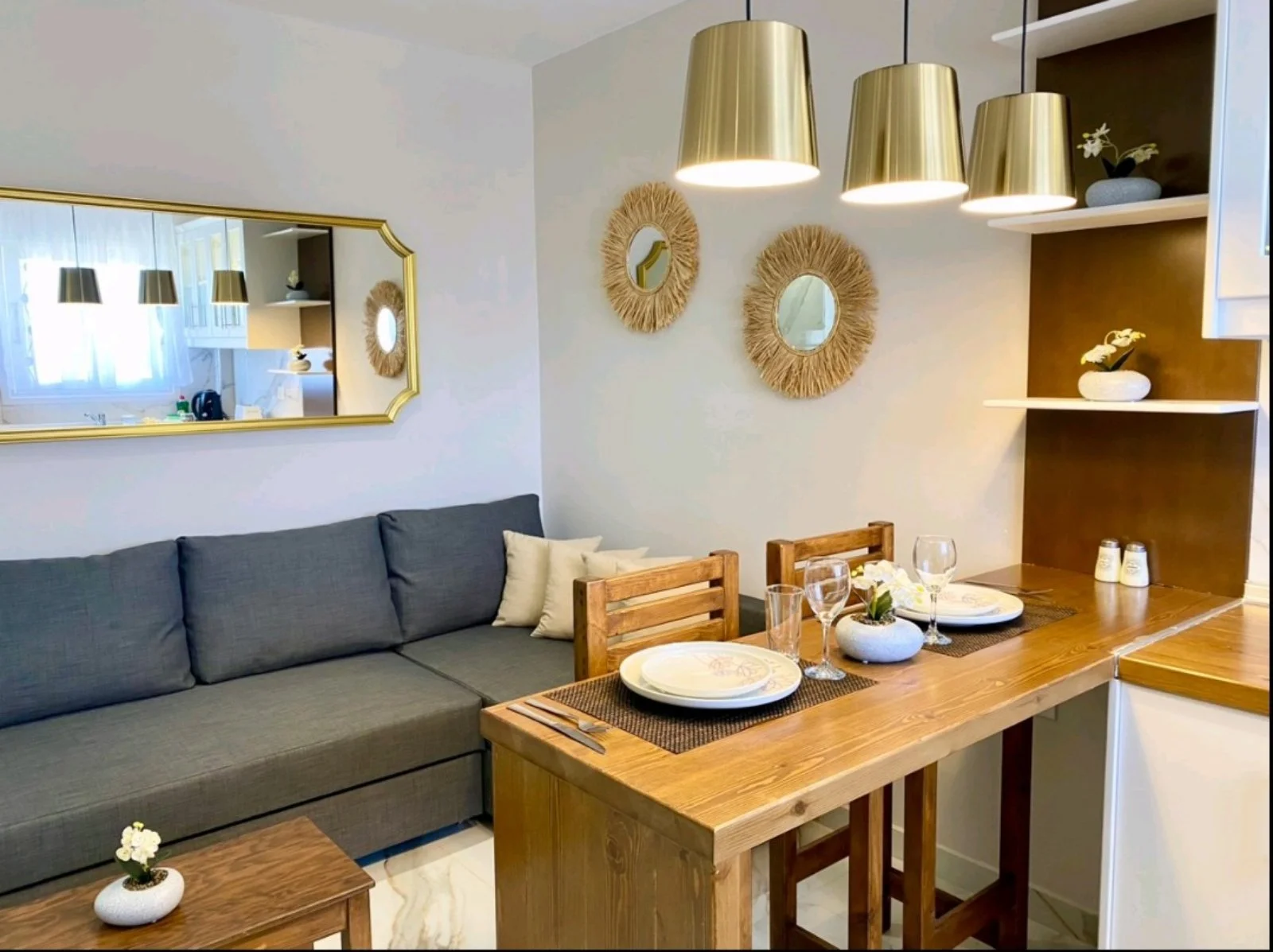 MIKE'S LUXURY APARTMENTS