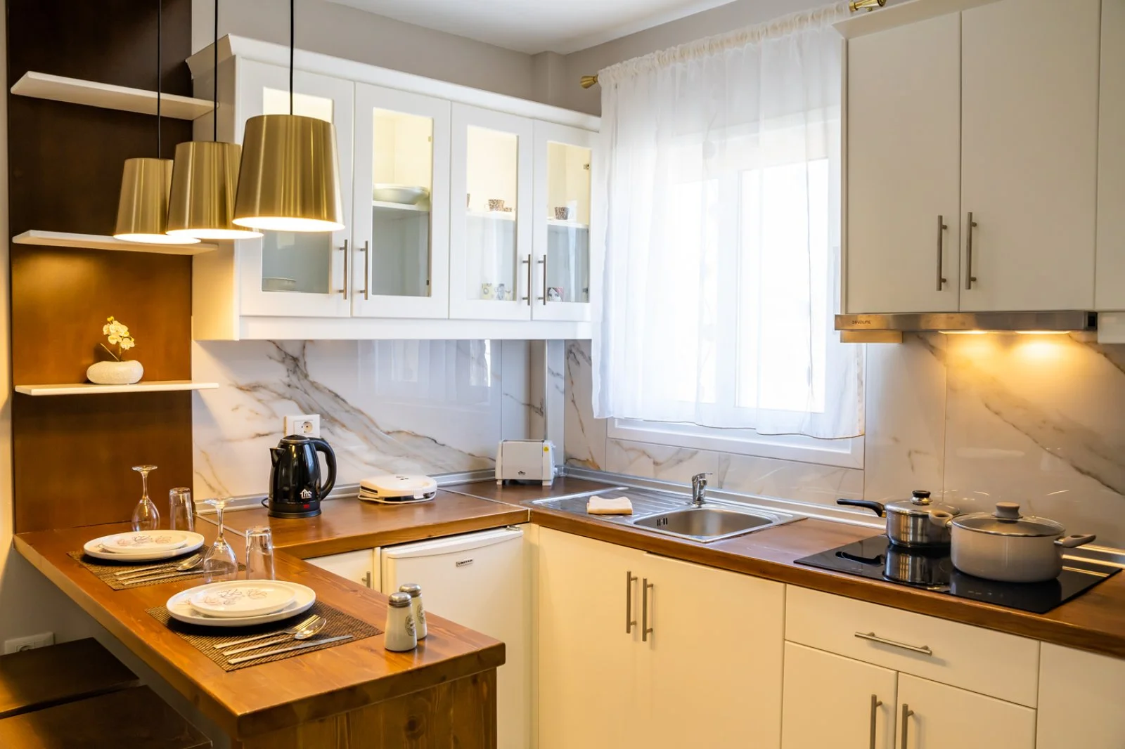 MIKE'S LUXURY APARTMENTS