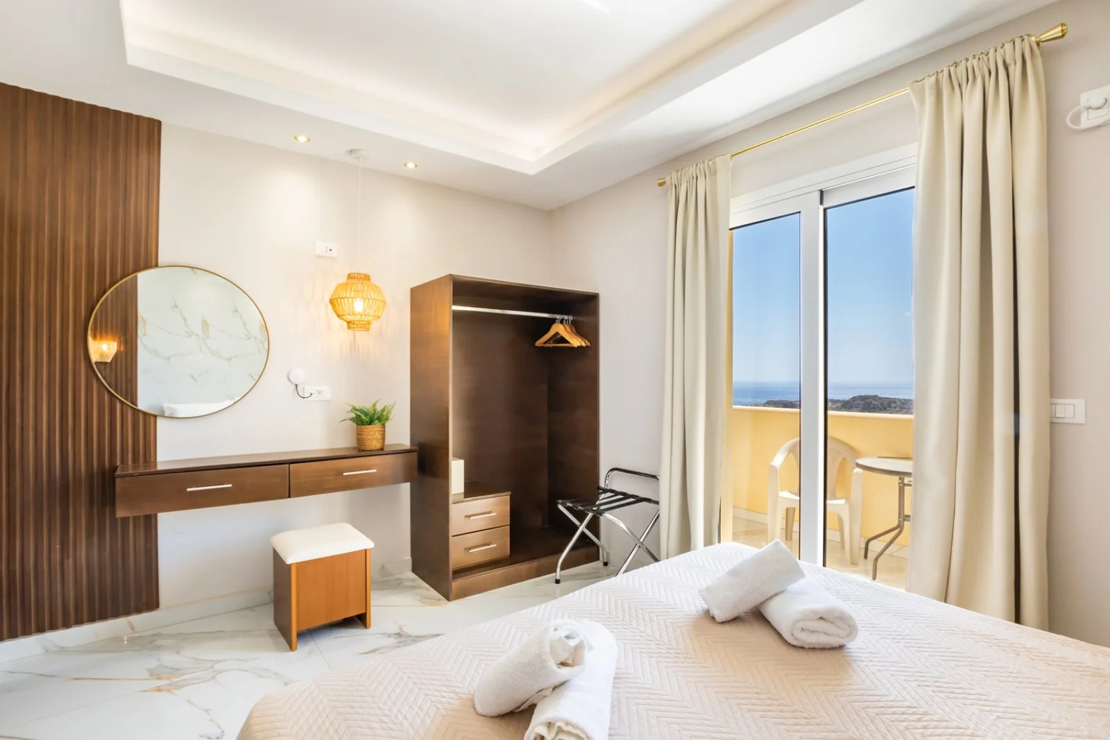 MIKE'S LUXURY APARTMENTS
